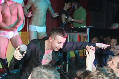 Марк Алмонд в гей-клубе Центральная Станция