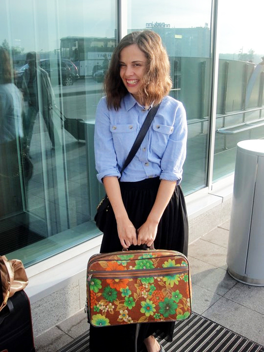 Настя Сартан и винтажный чемоданчик