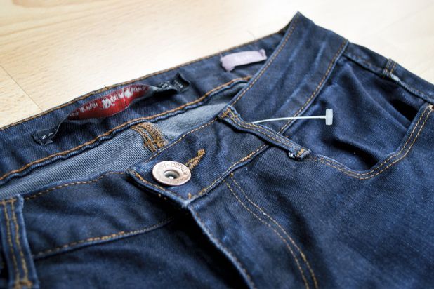 Как закрепить краску на джинсах