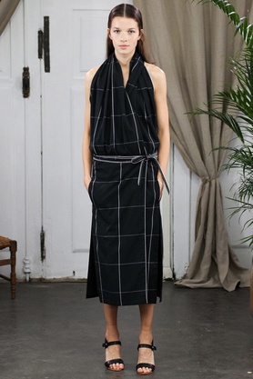 Вещи свободного кроя в весенне-летней коллекции марки Christophe Lemaire Lookbook: