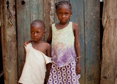 Фото дня: Переживших Эболу презирают и боятся