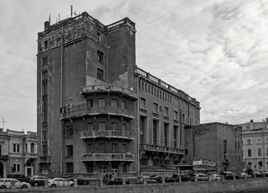 Пролетарская архитектура: взгляд из-за витрины