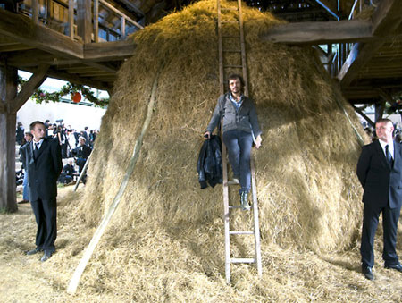 Мода 2010: стог сена или высокие технологии?