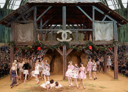 Мода 2010: стог сена или высокие технологии?