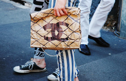 Ирония в моде. Chanel paperbag