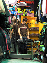 DJ Mitya N. в магазине молодежной одежды «DISлокация»