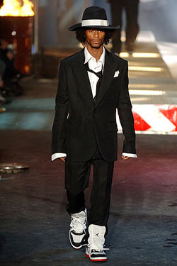 Джон Гальяно - шеф дизайнер Christian Dior.