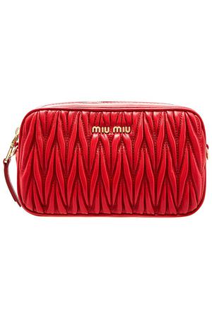 Красная поясная сумка Matelassé Miu Miu