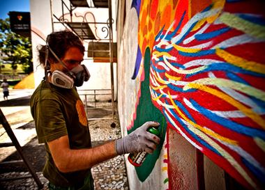  Уличный художник Gola раскрасит стену на Faces&Laces