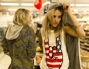 Новое в каталоге: магазины Hoodiebuddie, Kenzo, Four Seasons Shoes