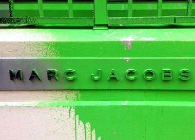  Kidult снова разукрасил магазин Marc Jacobs