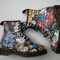 We love: Dr. Martens Floral 1460 