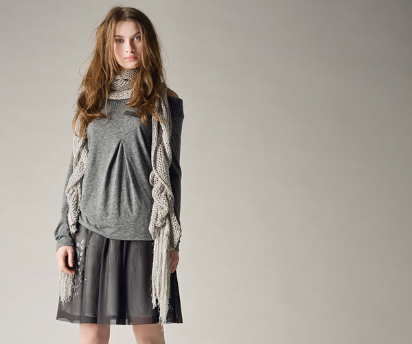 Ellen kloss официальный сайт интернет. Emma одежда. Коллекция cop copine. Эмма уотсон в платье бербери. Костюм мотиви.