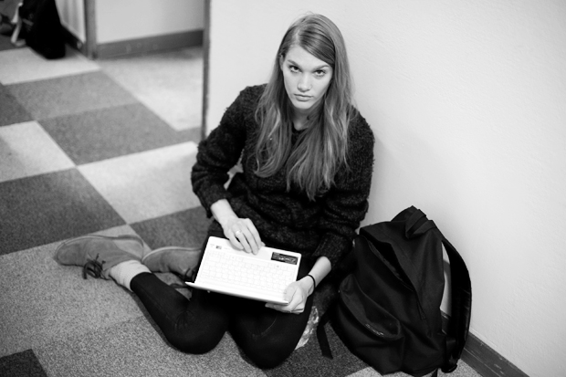 Чем модели занимаются на backstage?