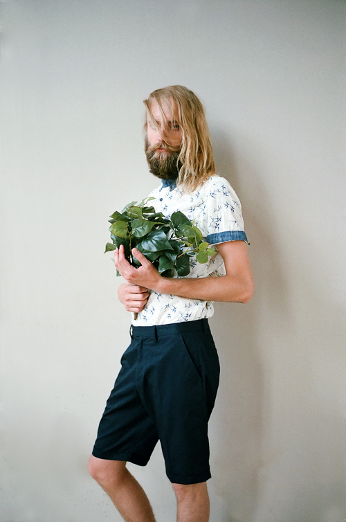 Мужские рубашки с рисунком в московских магазинах. Рубашка River Island. Шорты Fred Perry