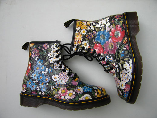 Мартенсы в цветок. Ботинки Dr.Martens floral 1460.