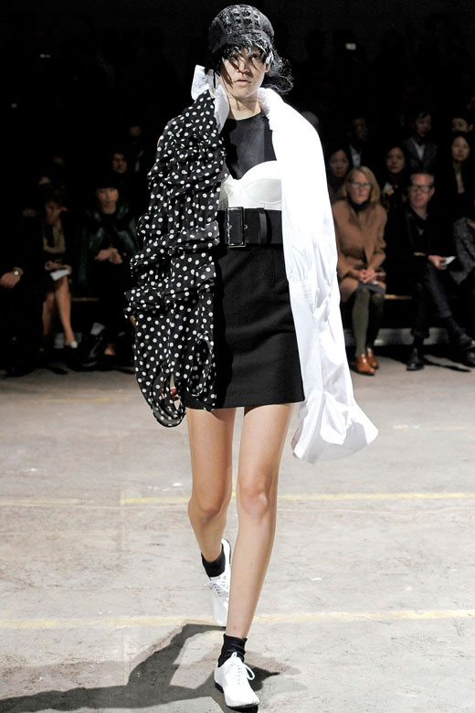 Comme des Garcons Spring-Summer 2011. Париж. 