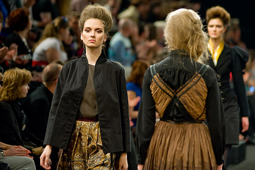 Катя Шехурина. Фотографии показа коллекции. Дефиле на Неве, апрель 2010. Фото