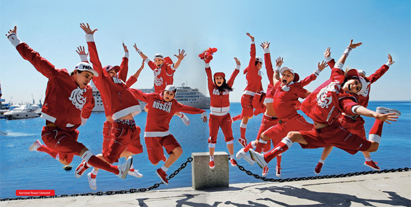 Красные спортивные костюмы BoscoSport во всех магазинах марки