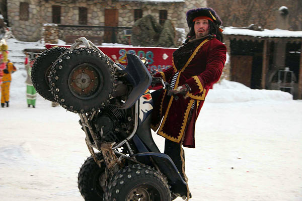 трюковой боевик-мюзикл