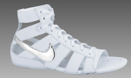 Весна-лето 2010. Гладиаторские сандалии Nike