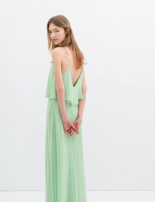 Двухъярусное пастельно-зеленое платье с вырезом на спине марки Zara