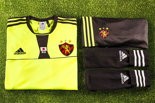 Форма adidas
