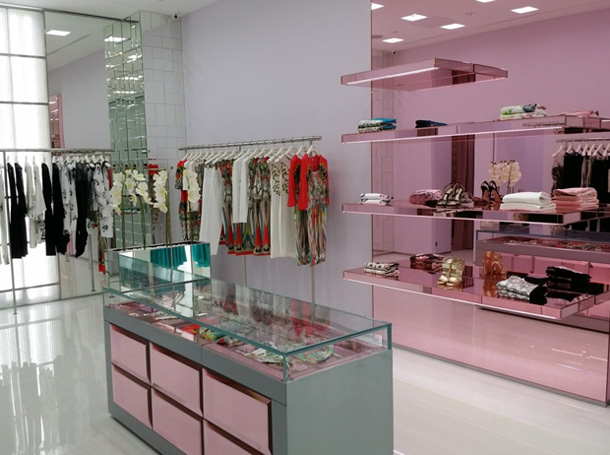 Интерьер в новом магазине Blumarine во «Временах года»