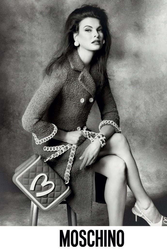 Линда Евангелиста в кампании Moschino осень-зима 2014/2015