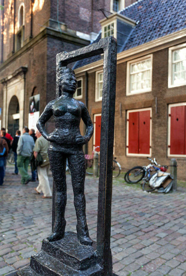 Бронзовая статуя Belle («Красавица»), Амстердам