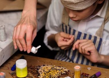  Модели научат малышей из детских домов печь блины
