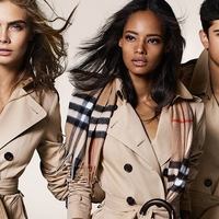 В свежей кампании Burberry снялась Кара Делевинь 