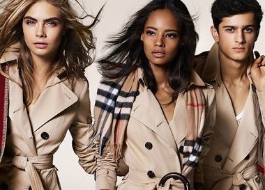  В свежей кампании Burberry снялась Кара Делевинь