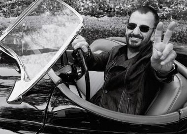  Марка John Varvatos и Ринго Старр запустили благотворительную кампанию «Мир рулит»