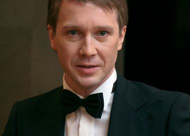  Евгений Миронов примет участие в экспериментальном спектакле о слепоглухих