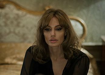  Первые кадры фильма Джоли "У моря" 