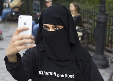  Селфи в хиджабе как призыв к толерантности