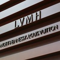 Холдинг LVMH отказался сотрудничать с Amazon 