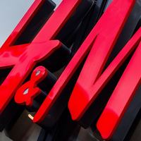 Координатор социальных медиа в российский офис H&M 