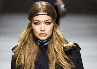 Видео: показ Versace Осень/Зима 2016-2017