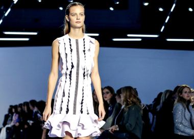 Видео: показ Giambattista Valli Осень/Зима 2016-2017