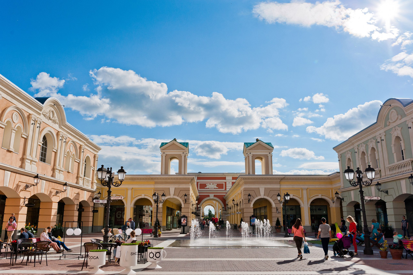 Аутлет это. Outlet Village Pulkovo. Бабочка аутлет Пулково. Дисконт центр Пулковское шоссе СПБ. Аутлет Пулково Санкт-Петербург официальный сайт.