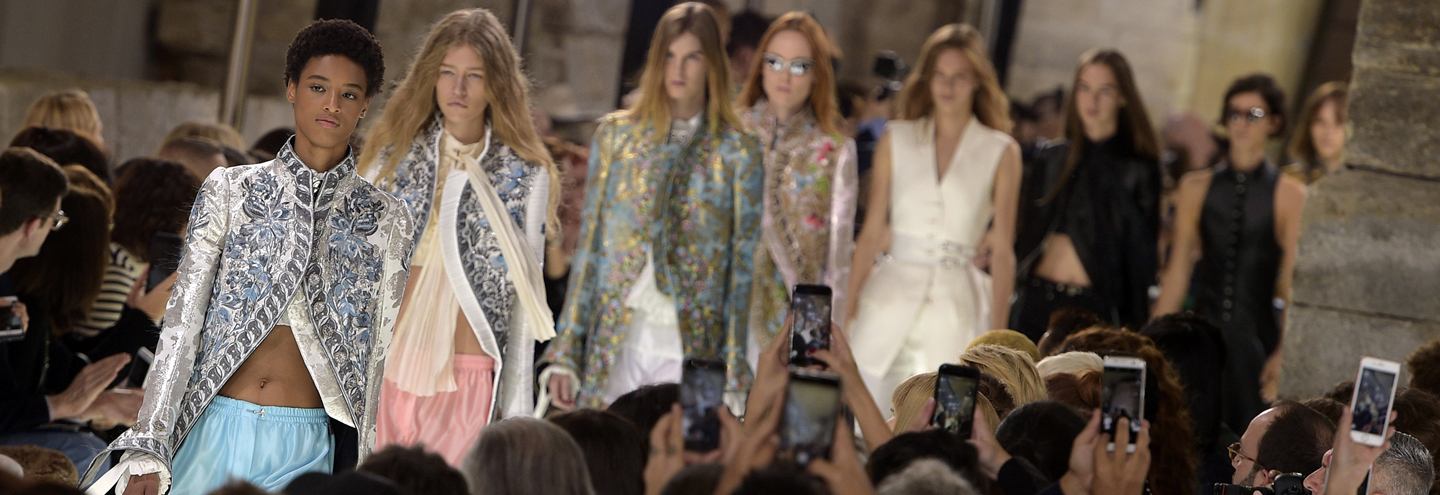 Видео: показ Louis Vuitton Весна/Лето 2018